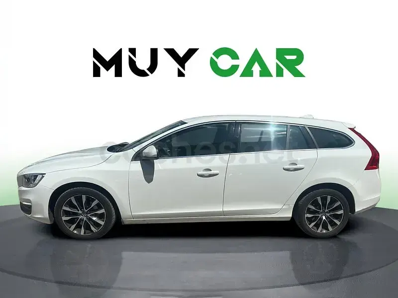 Usado Volvo V60 Momentum 150 CV (110 kW) 2017 Blanco Familiar