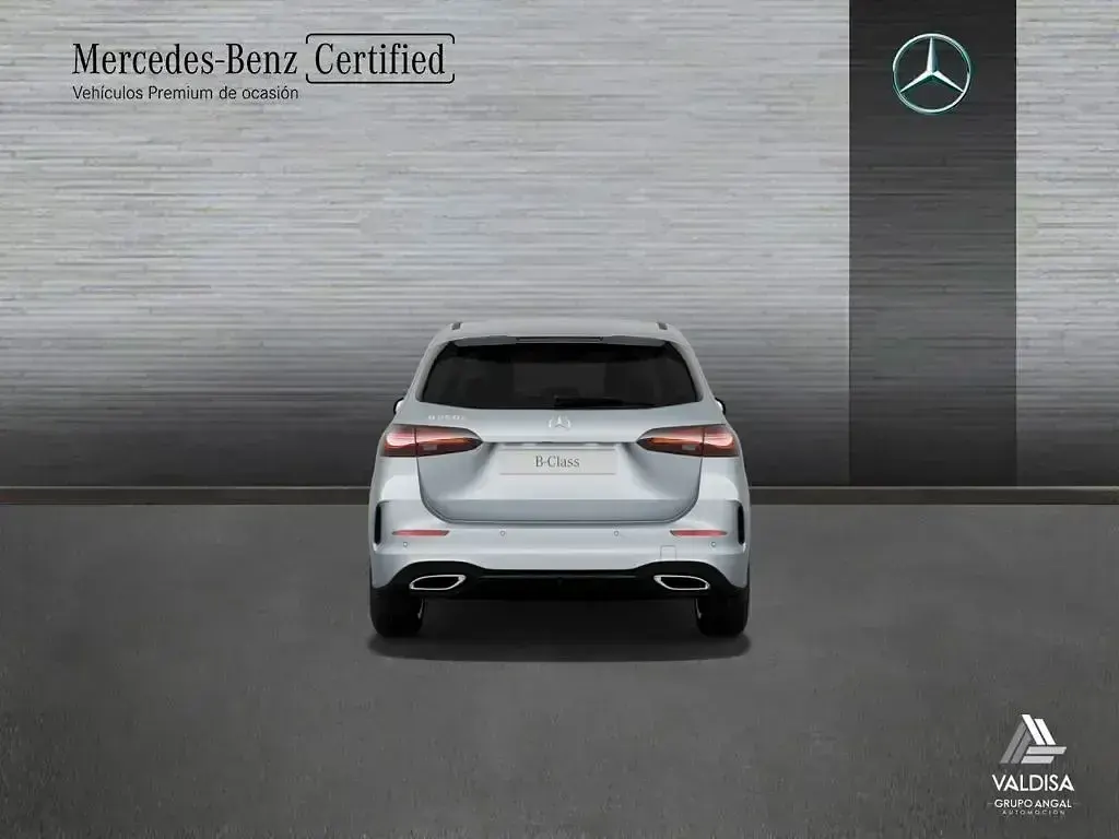 Usado Mercedes E250 AMG line 218 CV (160 kW) 2024 Plateado Monovolumen