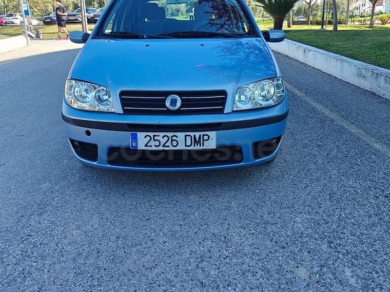 Usado Fiat Punto Dynamic 60 CV (44 kW) 2005 Azul Utilitario
