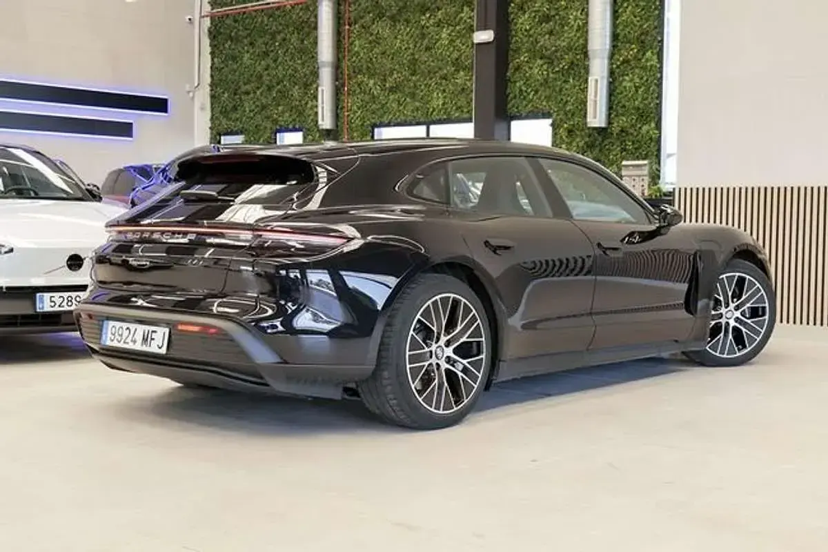 Usado Porsche Taycan Sport Turismo 303 kW (413 CV) 2023 Negro Familiar