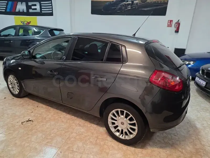 Usado Fiat Bravo Dynamic 105 CV (77 kW) 2009 Gris / plata Utilitario