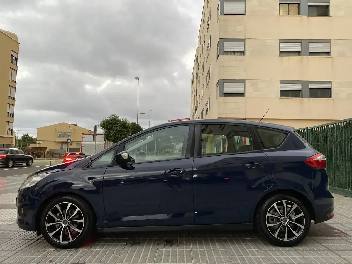Usado Ford C-MAX Trend 115 CV (84 kW) 2013 Azul Monovolumen