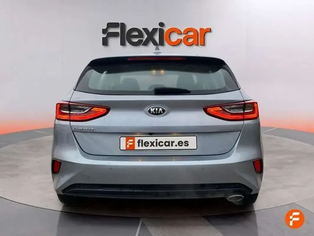 Usado Kia Ceed 101 CV (74 kW) 2021 Rojo Utilitario