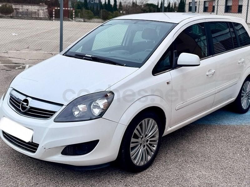Usado Opel Zafira Family 110 CV (80 kW) 2012 Blanco Monovolumen