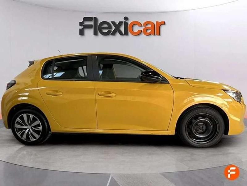 Usado Peugeot 208 Active 102 CV (75 kW) 2023 Amarillo Utilitario