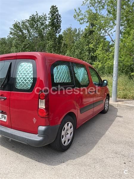 Usado Peugeot Partner Tepee Access 100 CV (73 kW) 2016 Rojo Monovolumen