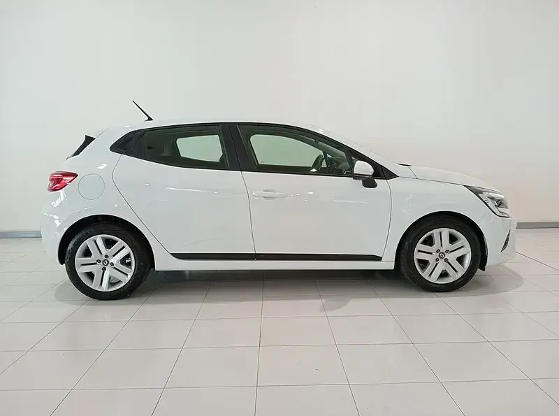 Usado Renault Clio V Intens 100 CV (73 kW) 2022 Blanco Berlina