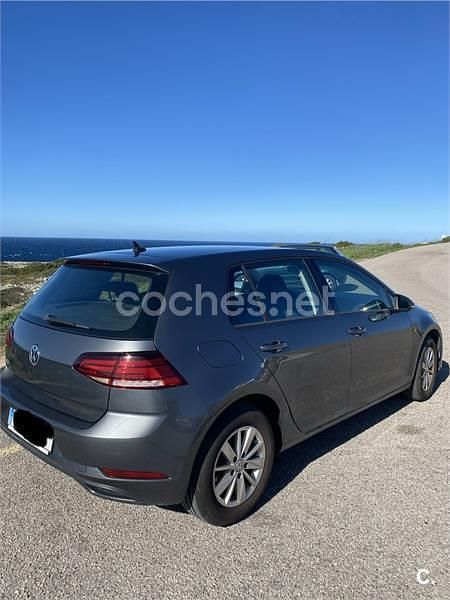 Usado VW Golf VII Advance 110 CV (80 kW) 2018 Gris / plata Familiar