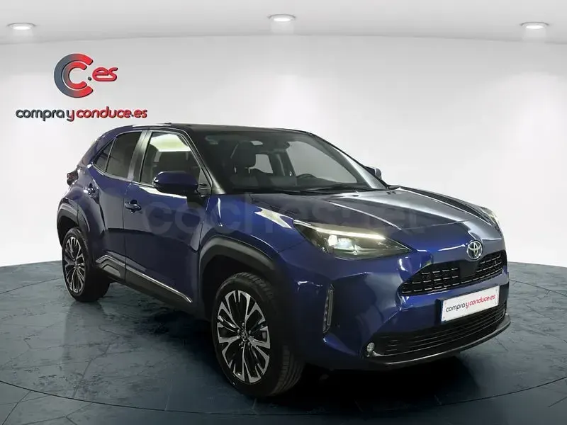 Usado Toyota Yaris Cross 116 CV (85 kW) 2022 Violeta / lila SUV