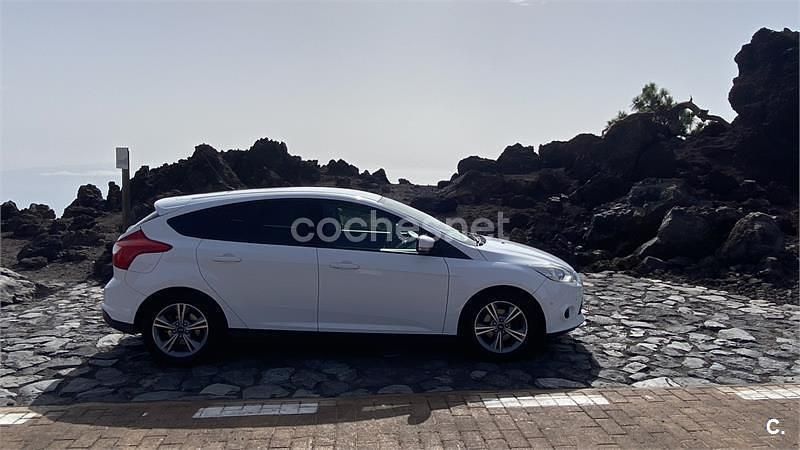 Usado Ford Focus 125 CV (91 kW) 2014 Blanco Berlina