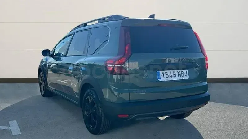 Usado Dacia Jogger Extreme 140 CV (102 kW) 2025 Verde Monovolumen