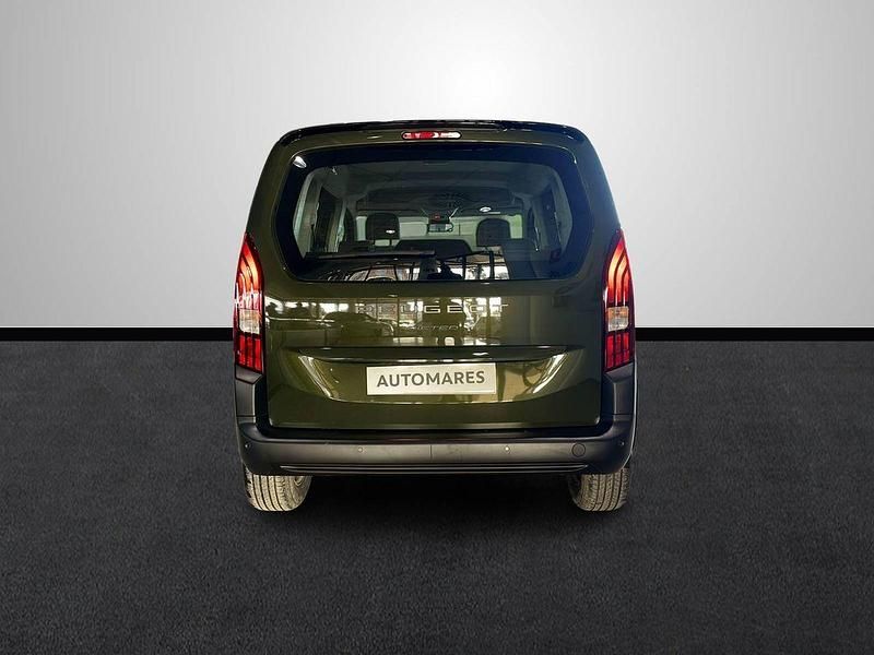 Usado Peugeot Rifter Allure 100 CV (73 kW) 2025 Verde Monovolumen