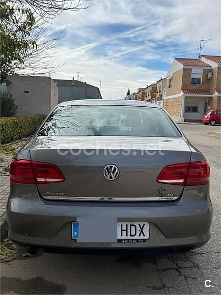 Usado VW Passat 105 CV (77 kW) 2011 Beige Berlina
