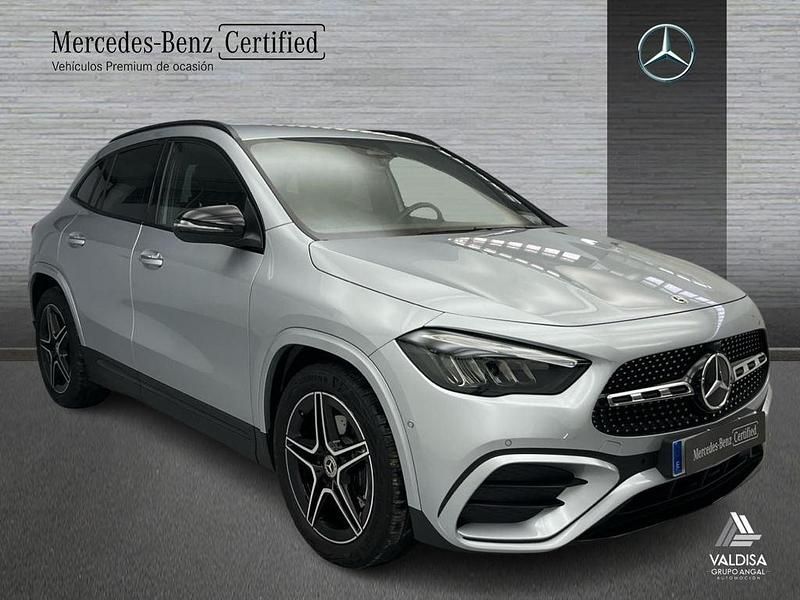 Usado Mercedes GLA200 AMG line 163 CV (119 kW) 2025 Plata hightech SUV