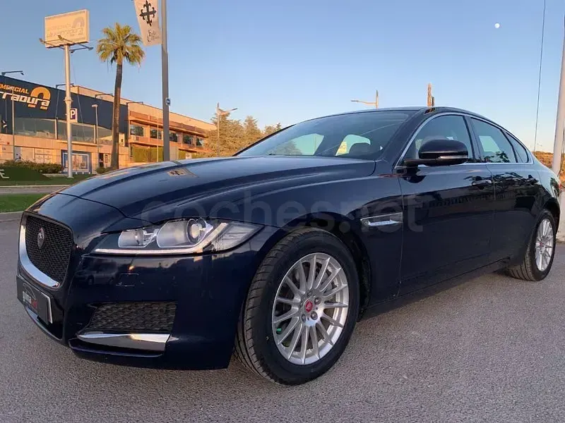 Usado Jaguar XF Prestige 180 CV (132 kW) 2016 Azul Berlina