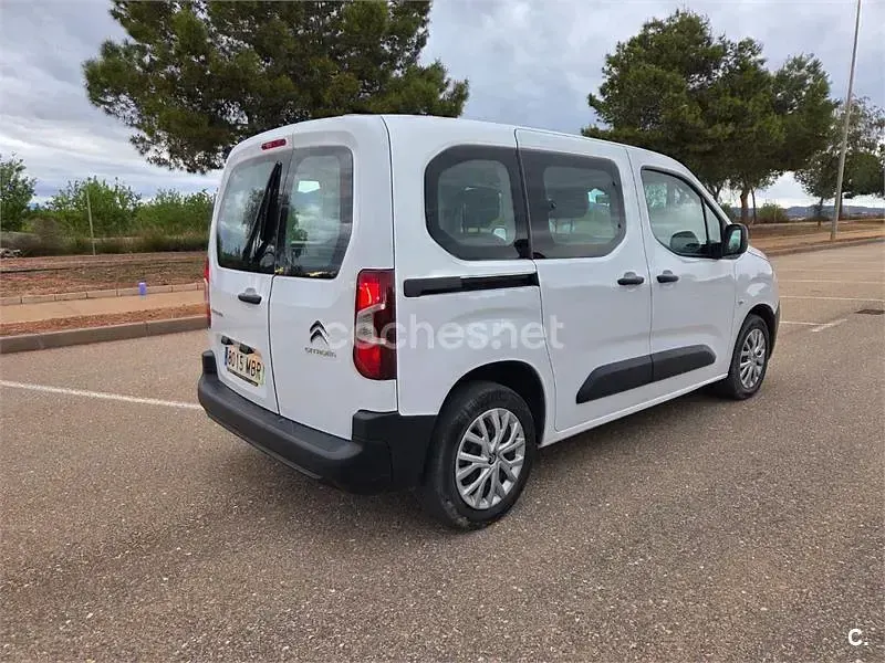 Usado Citroën Berlingo Live 102 CV (75 kW) 2022 Blanco Monovolumen