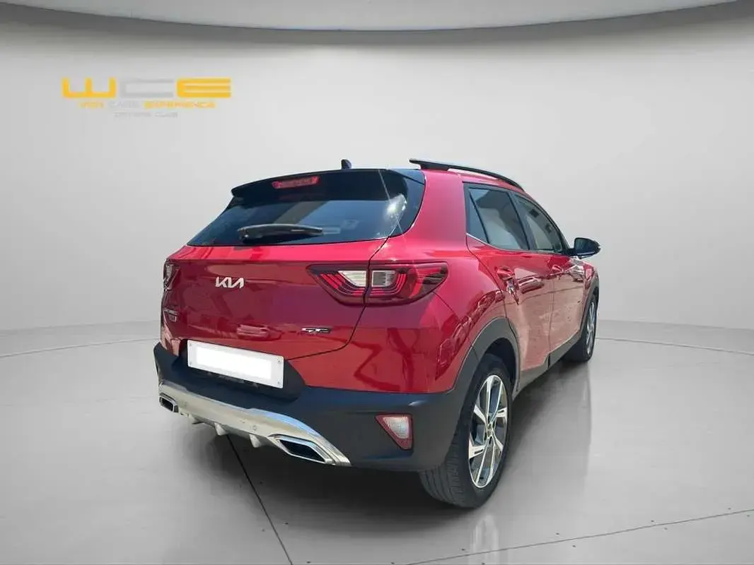 Usado Kia Stonic GT-Line 120 CV (88 kW) 2022 Rojo SUV