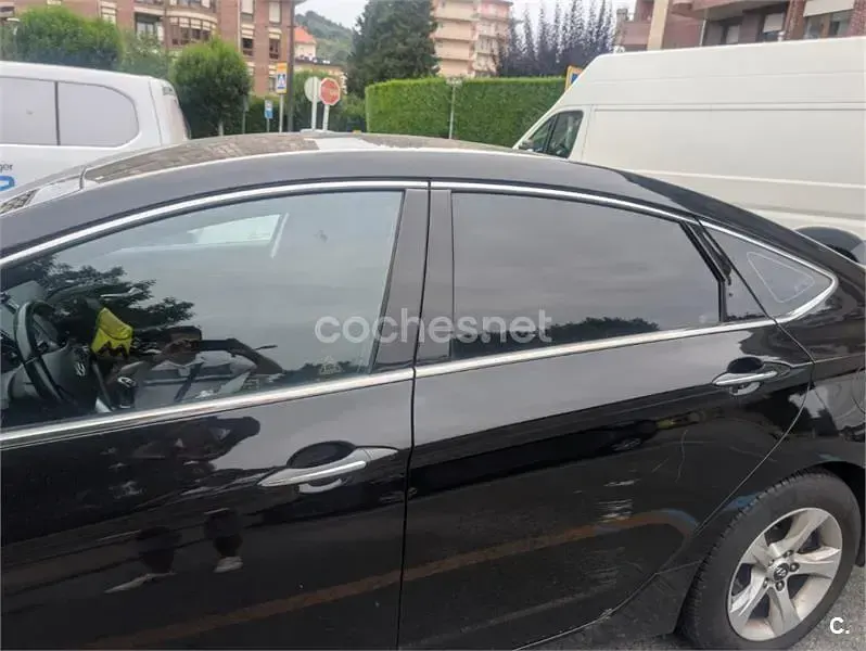 Usado Hyundai i40 115 CV (84 kW) 2014 Negro Berlina