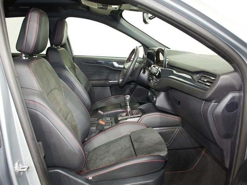 Usado Ford Kuga ST-Line X 150 CV (110 kW) 2023 Plata solar SUV