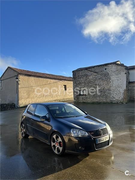 Usado VW Golf IV Highline 105 CV (77 kW) 2005 Negro Berlina