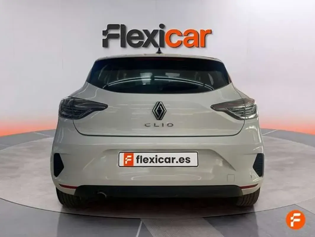 Käytetty Renault Clio V Evolution 101 HP (74 kW) 2024 Valkoinen Viistoperä