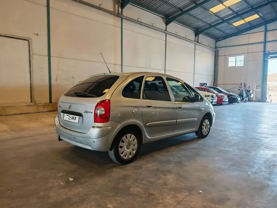 Usado Citroën Xsara Picasso Exclusive 109 CV (80 kW) 2010 Gris Monovolumen