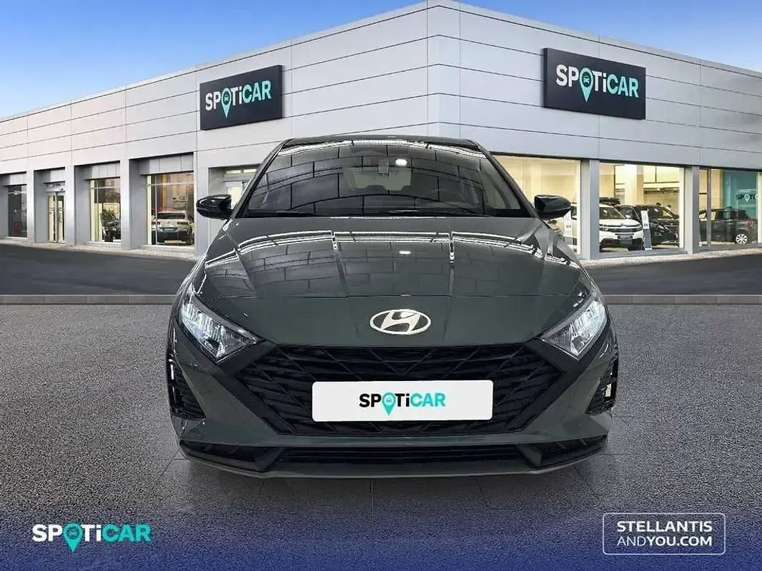 Usado Hyundai i20 80 CV (58 kW) 2025 Verde Utilitario