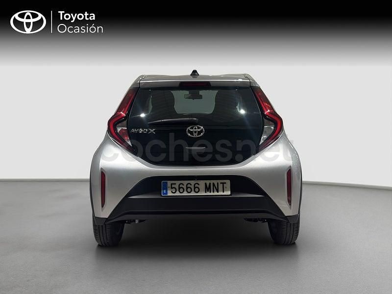 Usado Toyota Aygo X Play 72 CV (52 kW) 2024 Gris / plata SUV