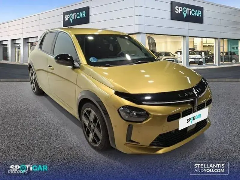 Usado Lancia Ypsilon 100 CV (73 kW) 2024 Gris Utilitario