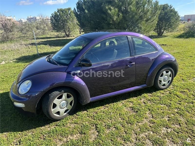 Usado VW New Beetle 150 CV (110 kW) 2000 Violeta / lila Utilitario