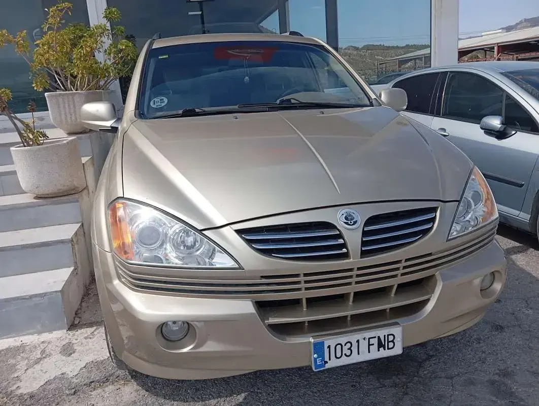 Usado SsangYong Kyron Limited 165 CV (121 kW) 2007 Amarillo SUV