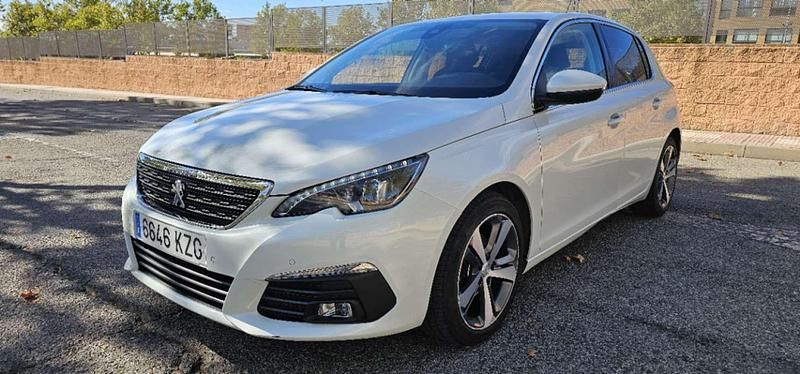 Blanco Usado 2019 Peugeot 308 Allure Utilitario | 10.900 € (Precio justo) - Imagen 1/4