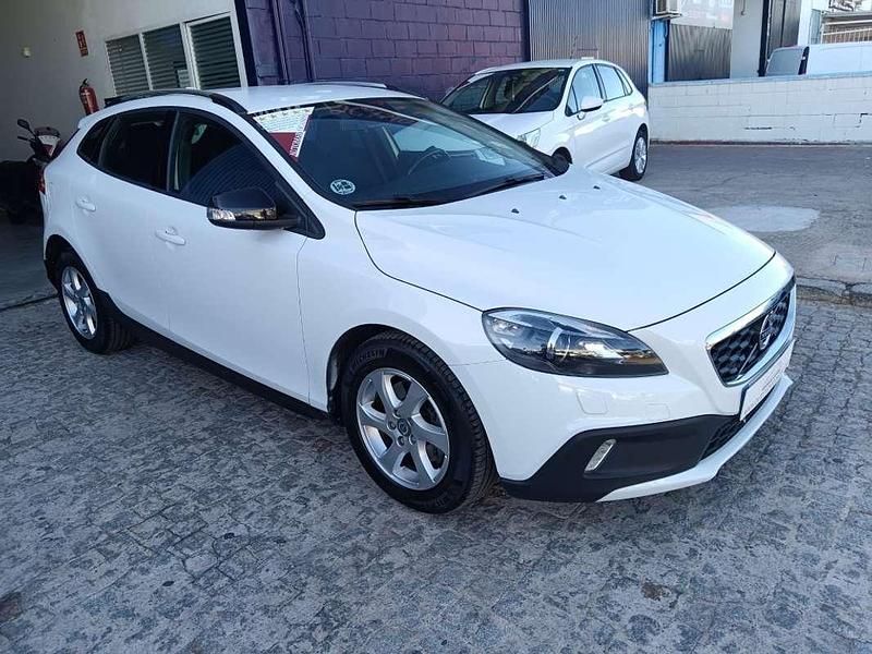 Blanco Usado 2015 Volvo V40 Momentum SUV | 9890 € (Super precio) - Imagen 1/4
