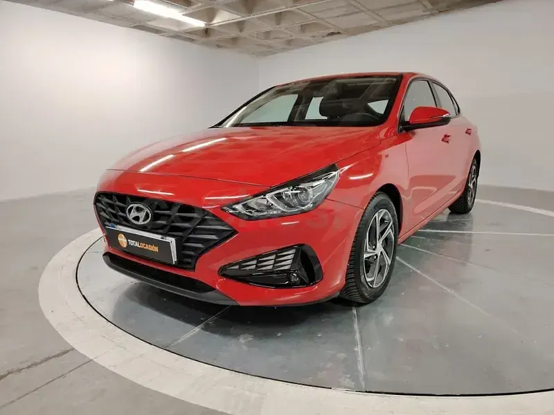 Usado Hyundai i30 120 CV (88 kW) 2021 Rojo Berlina