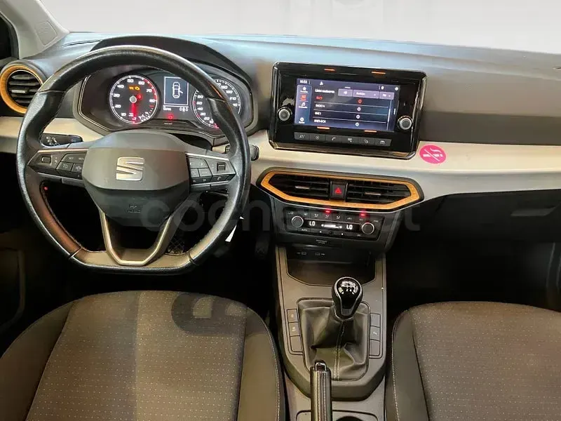 Usado Seat Ibiza Style 110 CV (80 kW) 2022 Azul Utilitario