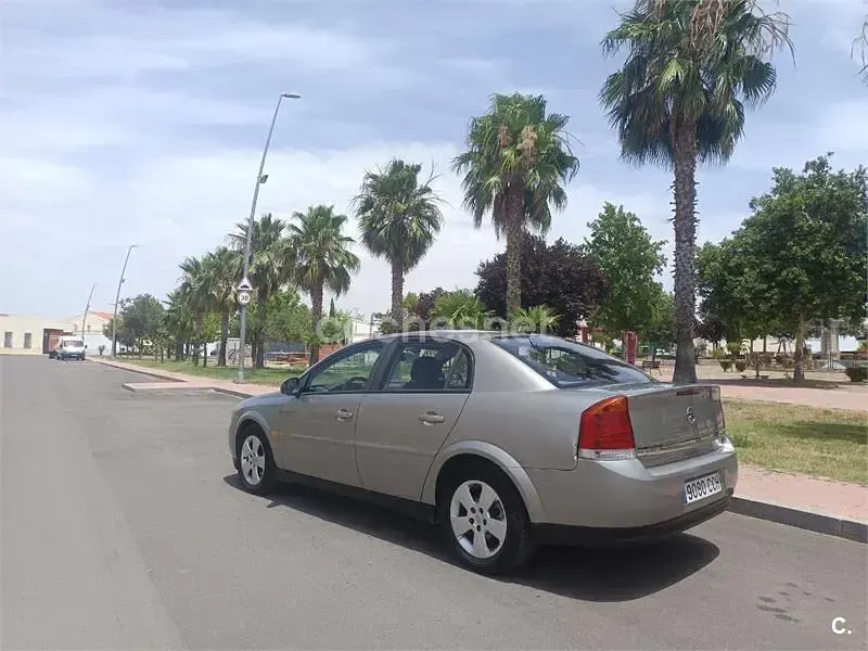 Usado Opel Vectra Comfort 100 CV (73 kW) 2004 Amarillo Berlina