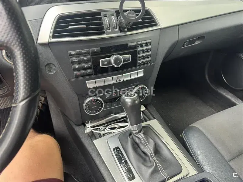 Usado Mercedes C220 Avantgarde 170 CV (125 kW) 2014 Blanco Familiar