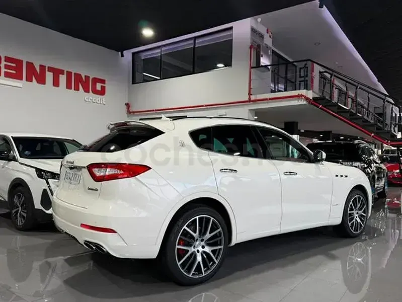 Usado Maserati Levante 430 CV (316 kW) 2018 Blanco SUV