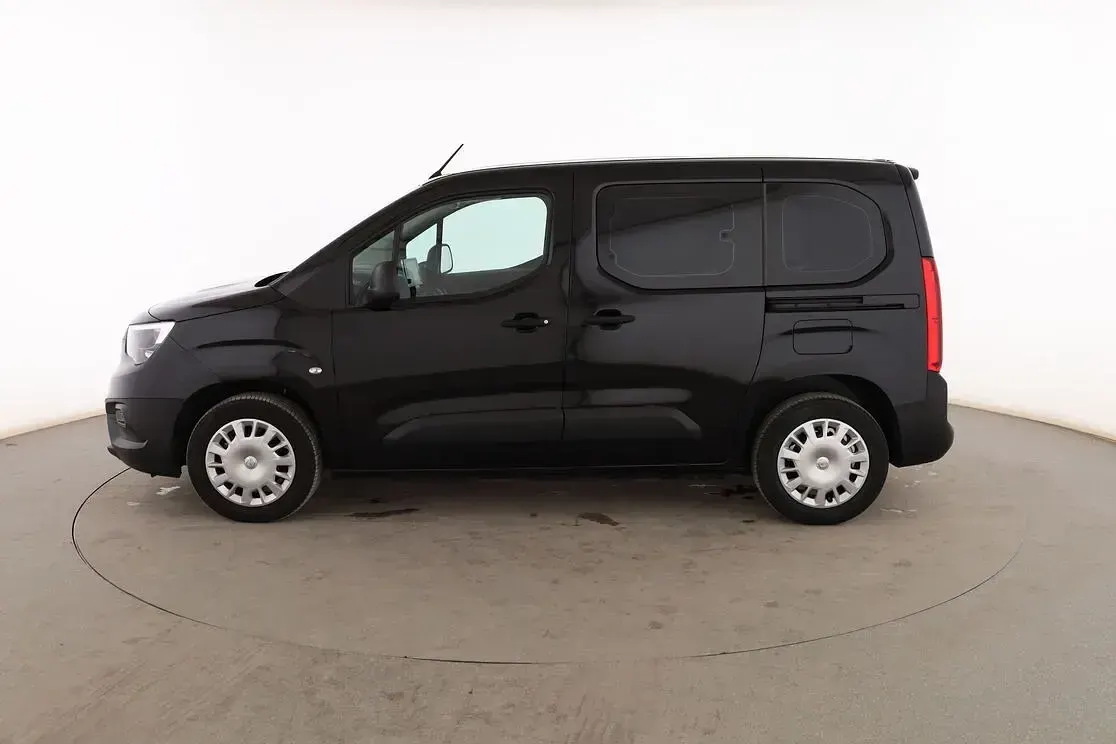 Usado Opel Combo Life Edition 102 CV (75 kW) 2022 Negro Monovolumen