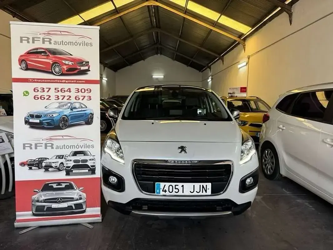 Usado Peugeot 3008 Allure 120 CV (88 kW) 2016 Blanco Monovolumen