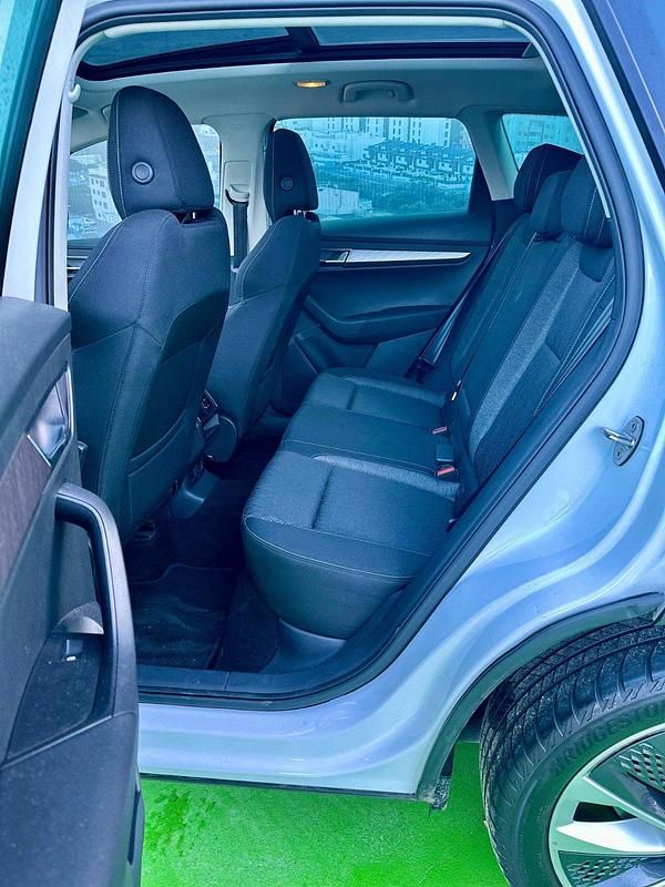 Usado Skoda Karoq SportLine 150 CV (110 kW) 2023 Blanco SUV