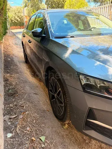 Usado Skoda Octavia 150 CV (110 kW) 2025 Gris / plata Familiar