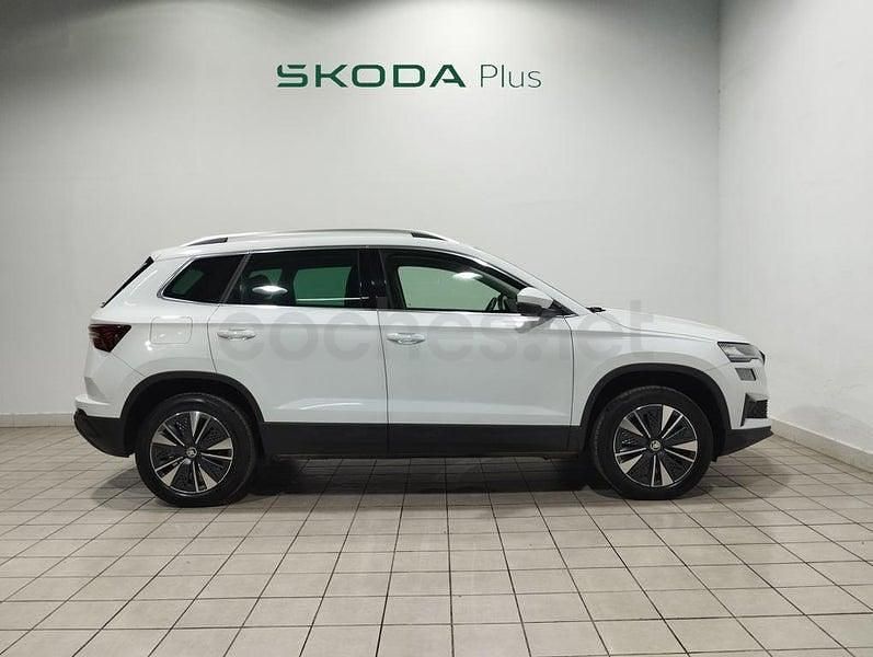 Usado Skoda Karoq Ambition 110 CV (80 kW) 2024 Blanco SUV