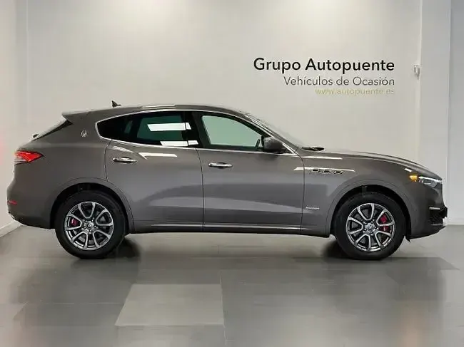 Usado Maserati Levante GranLusso 350 CV (257 kW) 2021 Gris / plata SUV