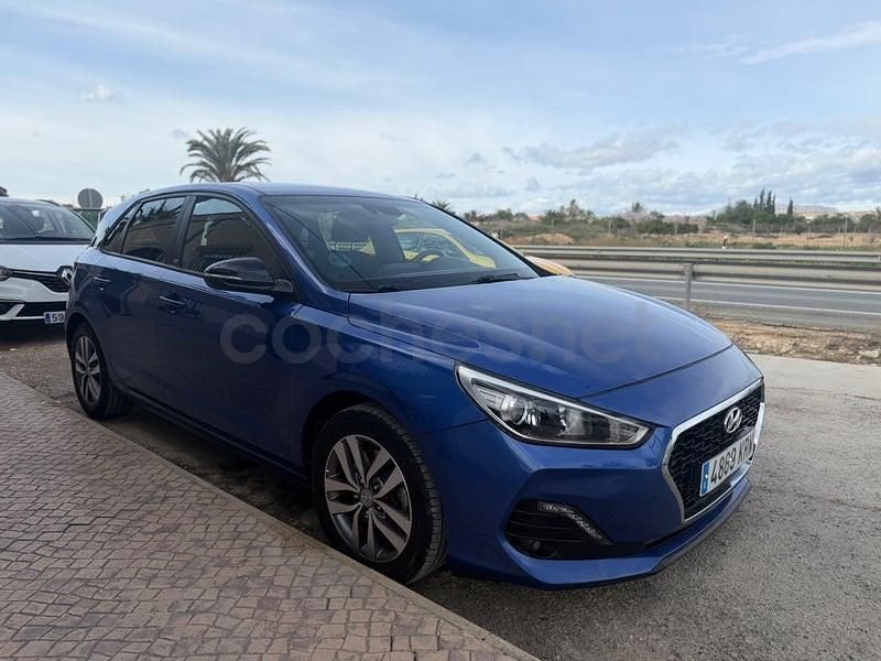 Usado Hyundai i30 GO! 120 CV (88 kW) 2018 Azul Berlina
