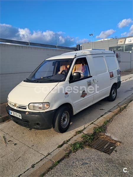 Usado Nissan Cargo 75 CV (55 kW) 1997 Blanco Familiar