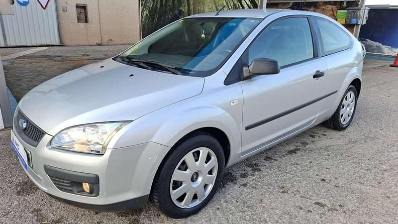 Gris Usado 2006 Ford Focus Trend Utilitario | 3500 € (Buen precio) - Imagen 1/4