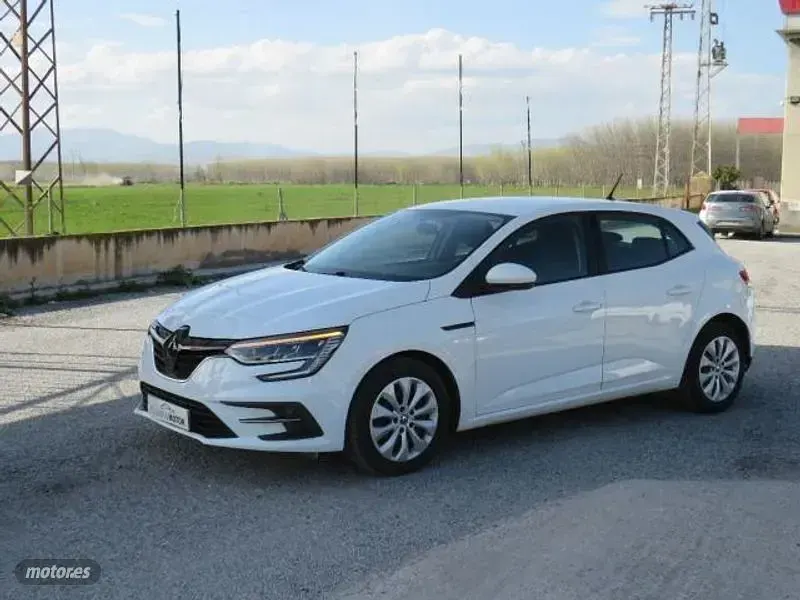 Usado Renault Mégane II Intens 115 CV (84 kW) 2021 Blanco Berlina