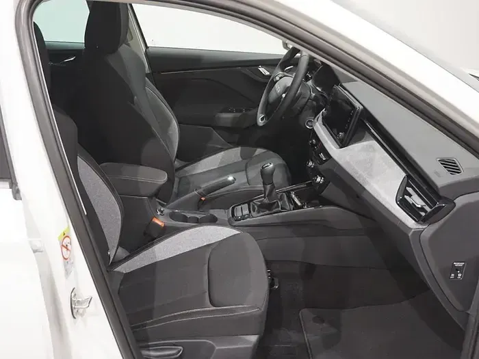 Usado Skoda Scala Selection 115 CV (84 kW) 2025 Blanco Utilitario