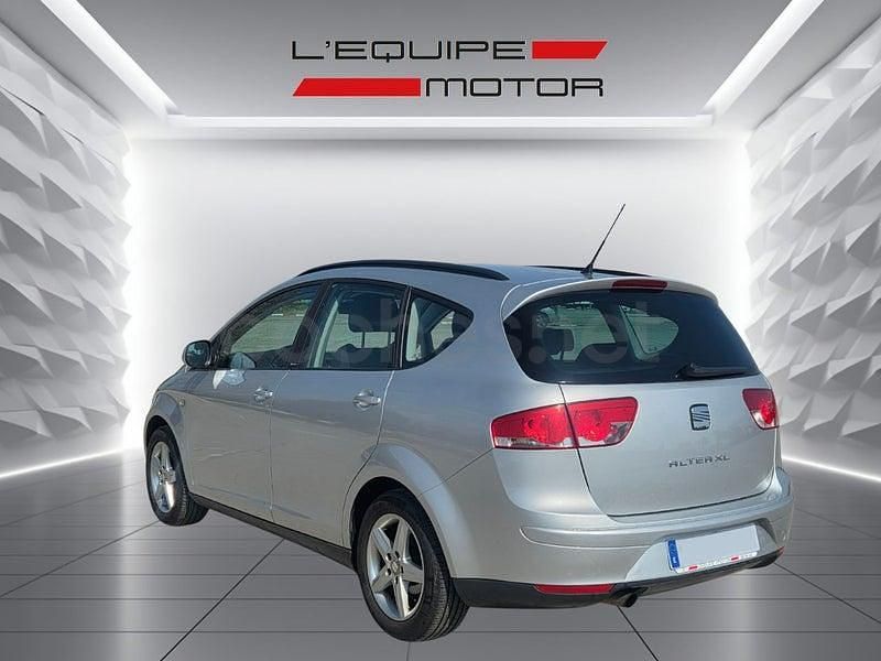 Usado Seat Altea XL Reference 105 CV (77 kW) 2013 Gris / plata Monovolumen